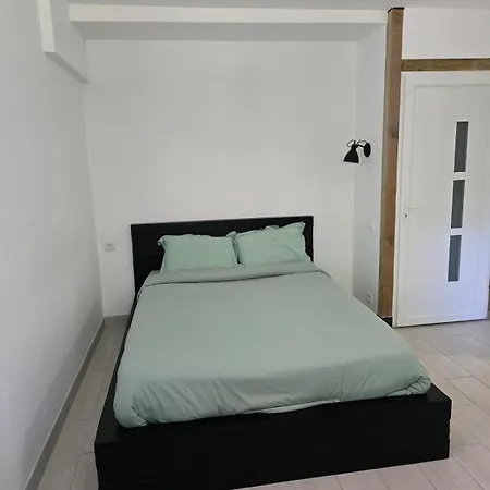 Indépendant Avec Accès Piscine Et Extérieur Appartement