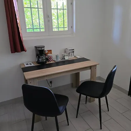 Studio indépendant avec accès piscine et extérieur Apartamento